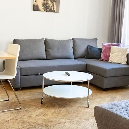 Apartments In Mala Strana - 10 Minutes From Charles Bridge Прага Екстер'єр фото