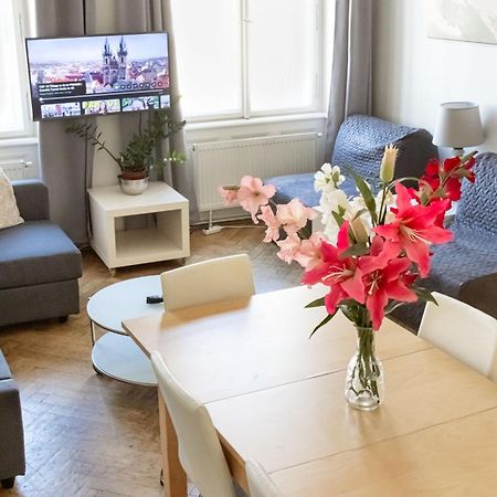 Apartments In Mala Strana - 10 Minutes From Charles Bridge Прага Екстер'єр фото