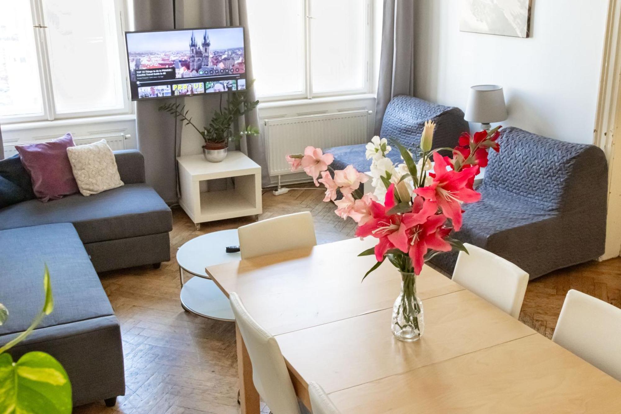 Apartments In Mala Strana - 10 Minutes From Charles Bridge Прага Екстер'єр фото