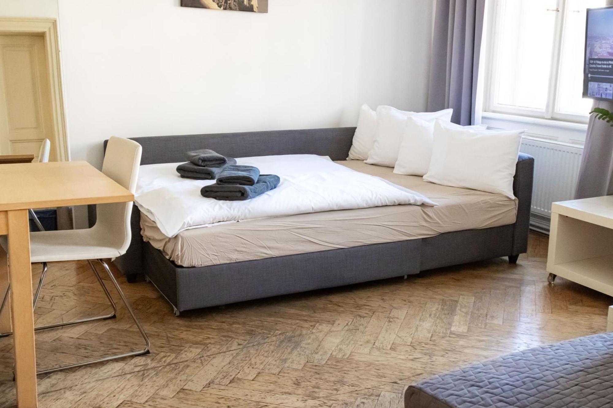 Apartments In Mala Strana - 10 Minutes From Charles Bridge Прага Екстер'єр фото