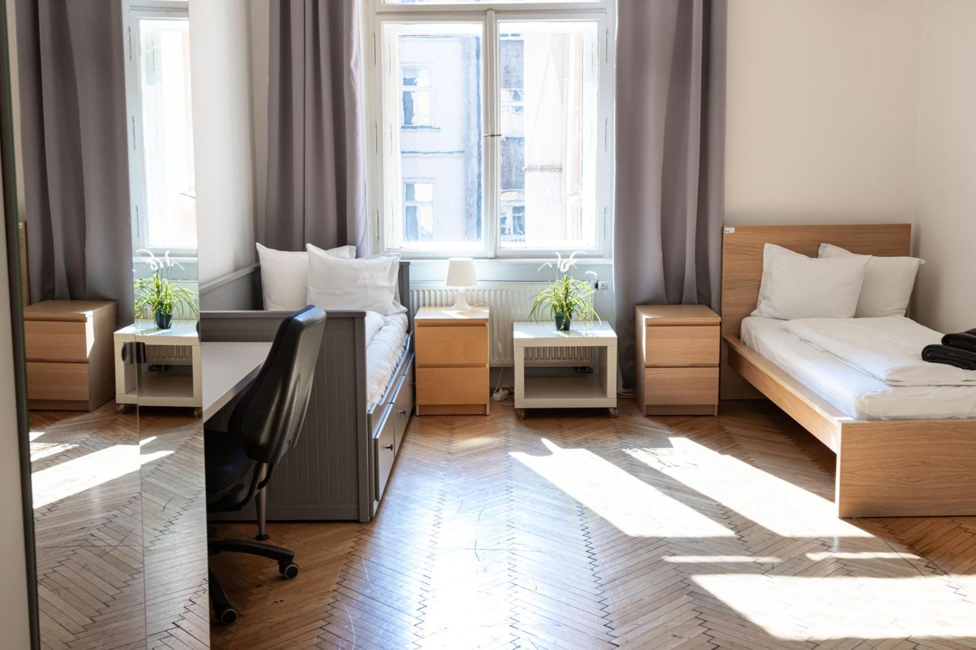 Apartments In Mala Strana - 10 Minutes From Charles Bridge Прага Екстер'єр фото