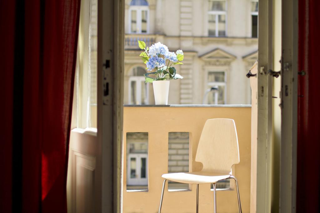 Apartments In Mala Strana - 10 Minutes From Charles Bridge Прага Номер фото