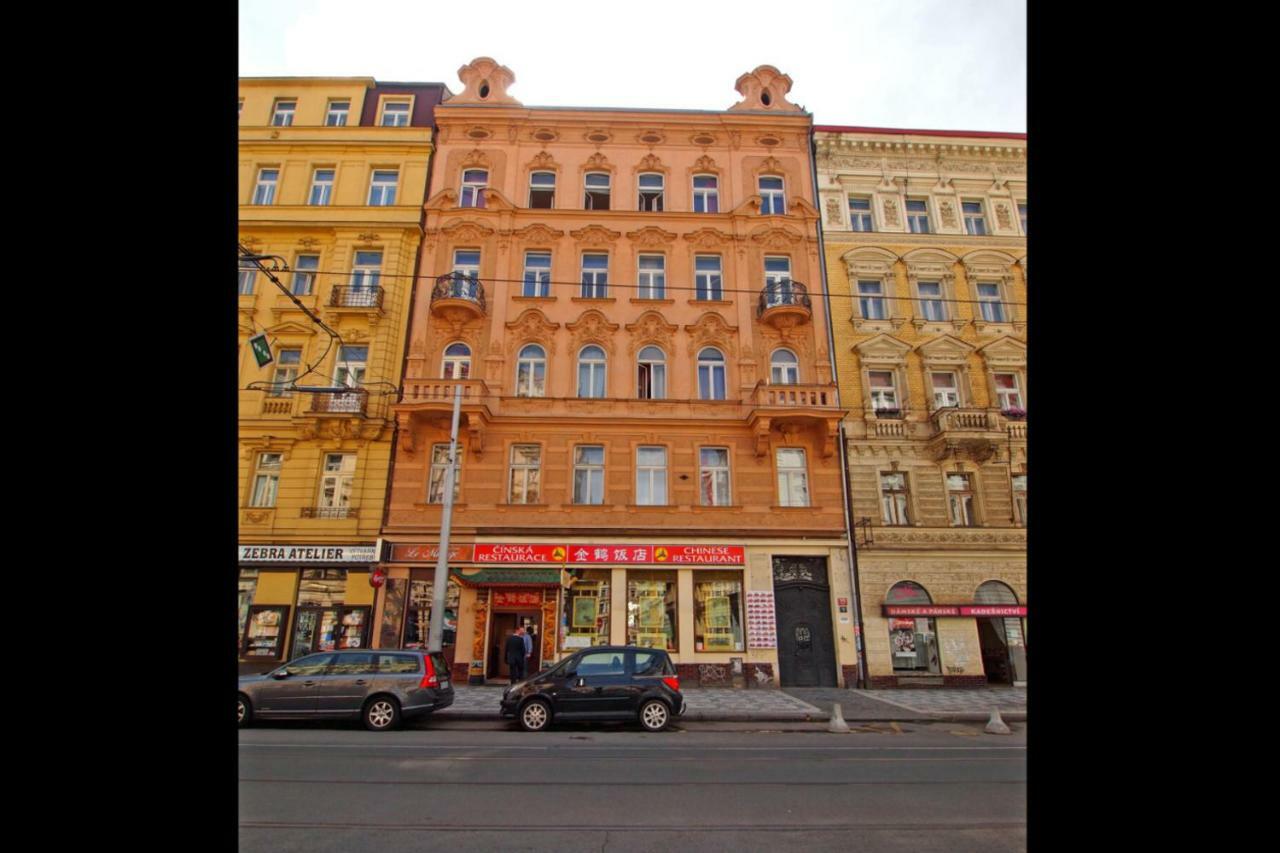 Apartments In Mala Strana - 10 Minutes From Charles Bridge Прага Екстер'єр фото