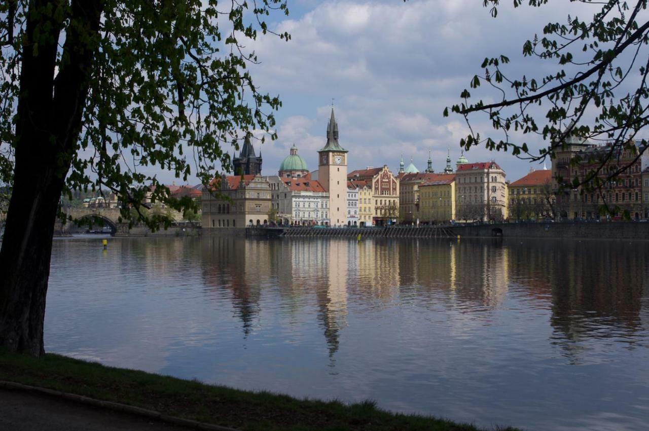 Apartments In Mala Strana - 10 Minutes From Charles Bridge Прага Екстер'єр фото